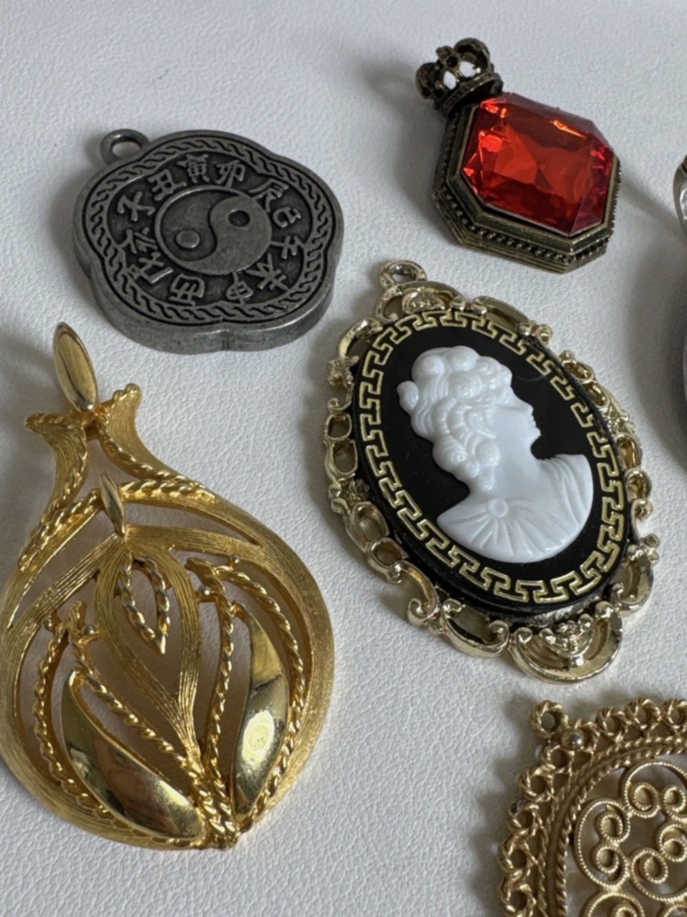 Lot Of Large Mixed Pendants - 10 Pieces - Picture 2 of 5